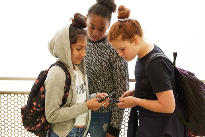 <p>From teen hookups to live streaming, this year's hottest social media can lead kids to risky behavior.</p>