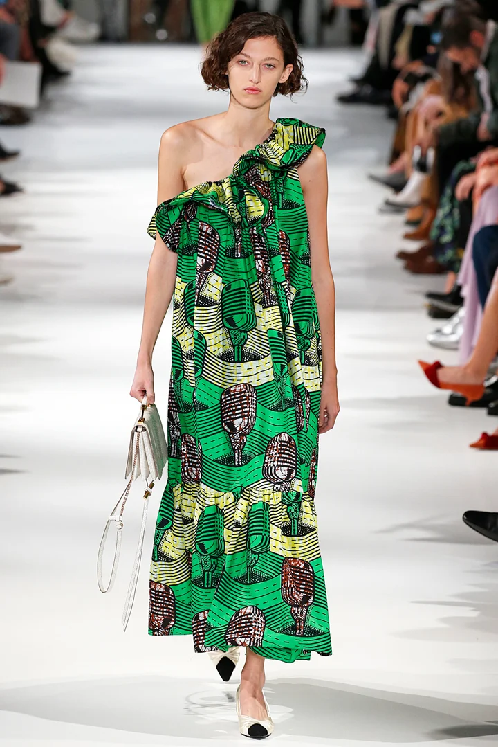 Stella Mccartney Accused Of Cultural Appropriation For Using Ankara Prints In Her Spring Collection Huffpost Life Latino Cultural Appropriation In Fashion 2022