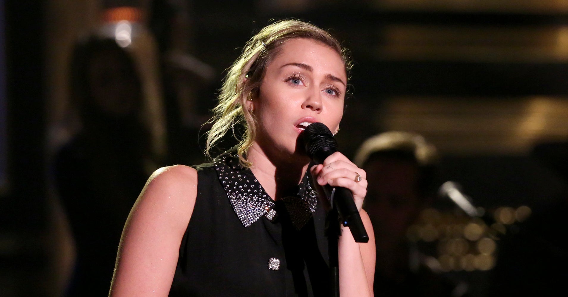 Miley Cyrus Honors Tom Petty With Lovely 'Wildflowers' Cover HuffPost