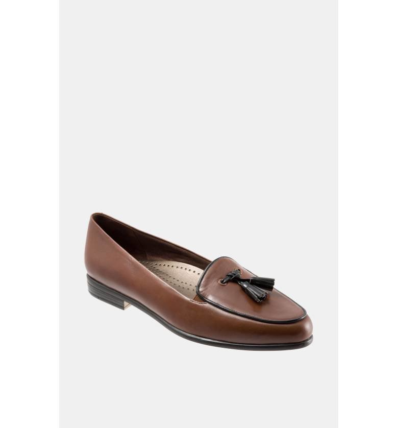 29 Roomy Loafers For Women With Wide Feet