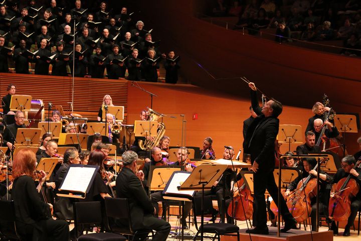 Grant Gershon conducting during Carmina Burana 
