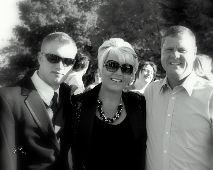 From left to right: Dillion, Lisa and Jeff Naslund