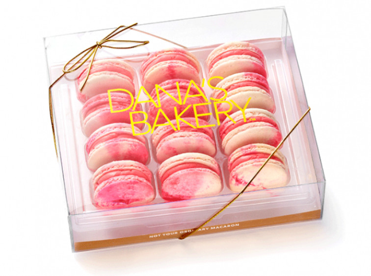 <strong>Pink Cotton Candy Box</strong> from <a rel="nofollow" href="http://www.danasbakery.com/shop/pinkcottoncandy-macarons"