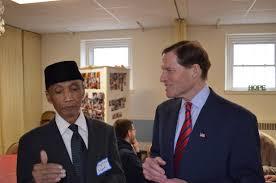 Sujitno Sajuti (l) and US Sen. Richard Blumenthal (r)