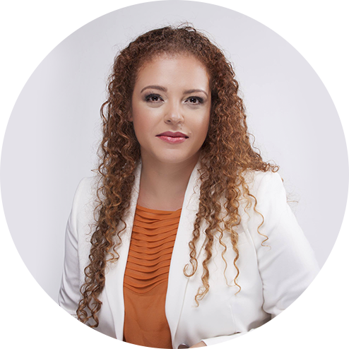 <a rel="nofollow" href="http://castrolegalgroup.com/" target="_blank">Renata Castro, Esq.</a>