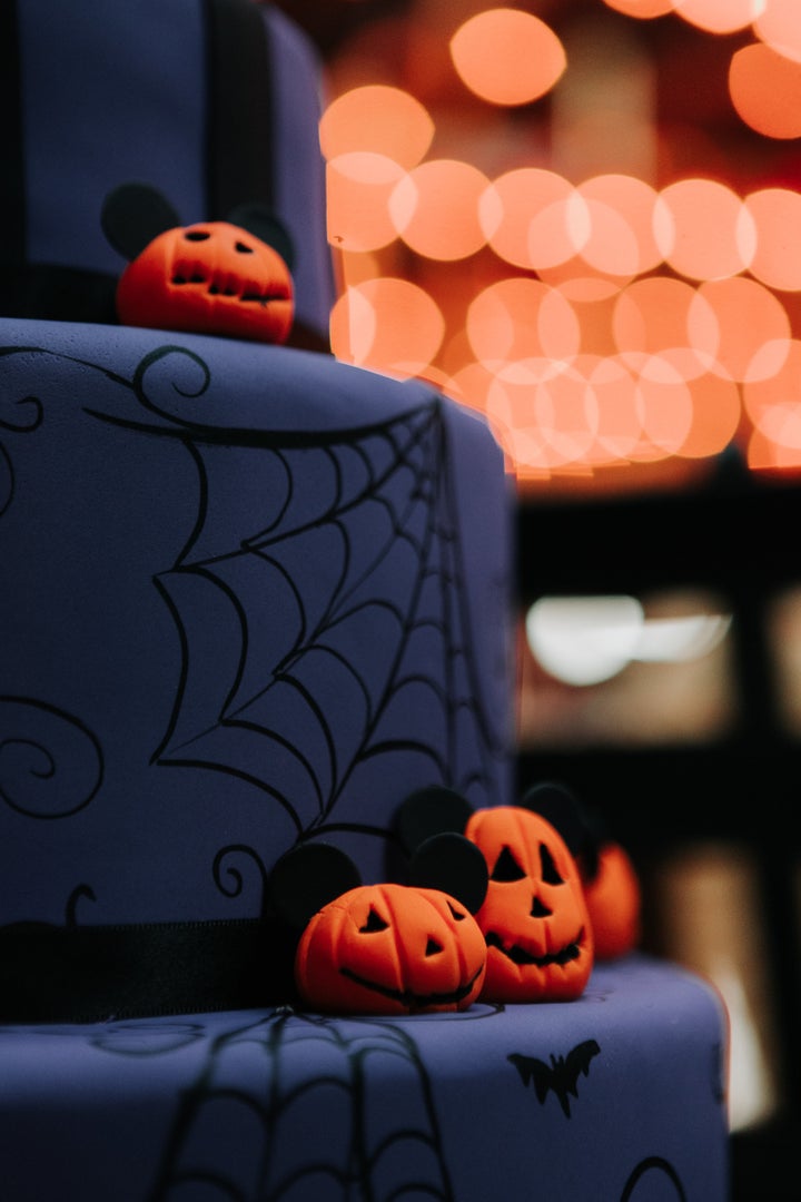 Mickey jack-o-lanterns adorned the wedding cake.