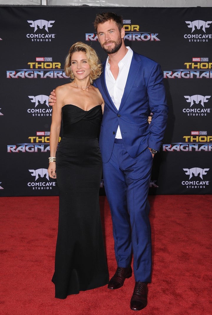 Elsa Pataky and Chris Hemsworth walk the red carpet at "Thor: Ragnarok" premiere.