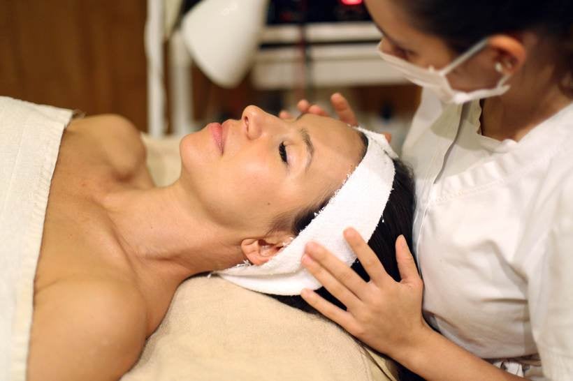 Relax - they got this. Experts at Senses Spa do a facial like no other. Featuring princesswithabackpack.com