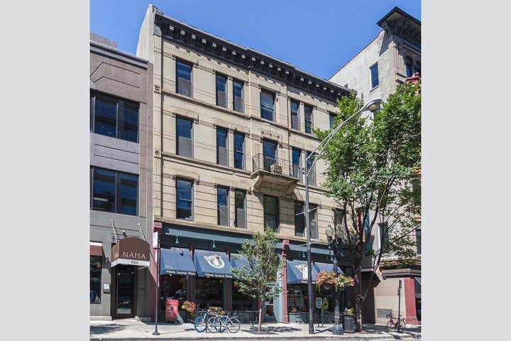 <p>506-508 N. Clark St.</p>