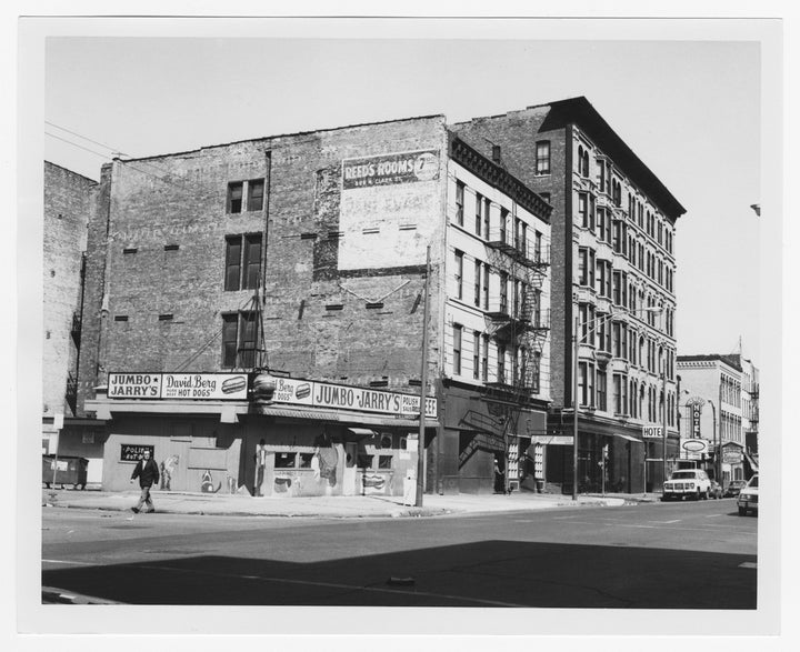 Albert Friedman’s hot dog stand at 500 N. Clark St. in the 1970s. A century ago, the area now known as River North was a cranking industrial sector referred to as ‘Smokey Hollow’ that had declined into skid row blight by the time Albert Friedman started his vocation in urban revitalization.