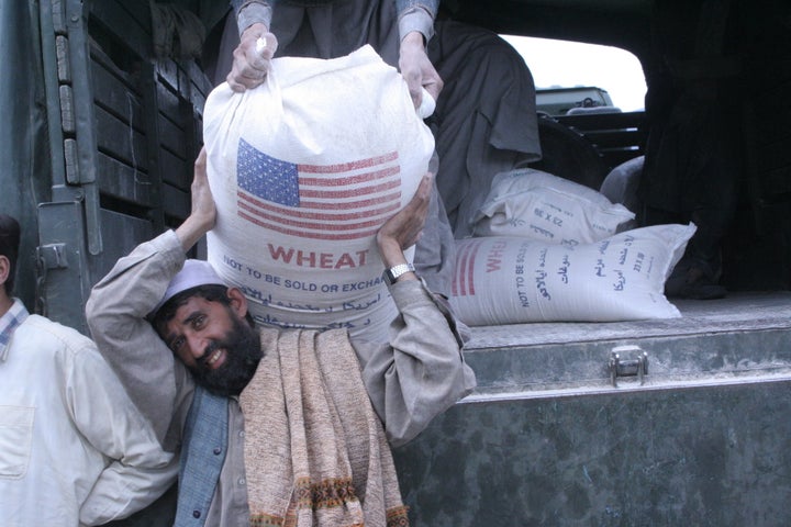 <p>USAID DELIVERS FOOD AFTER 2005 PAKISTAN QUAKE</p>