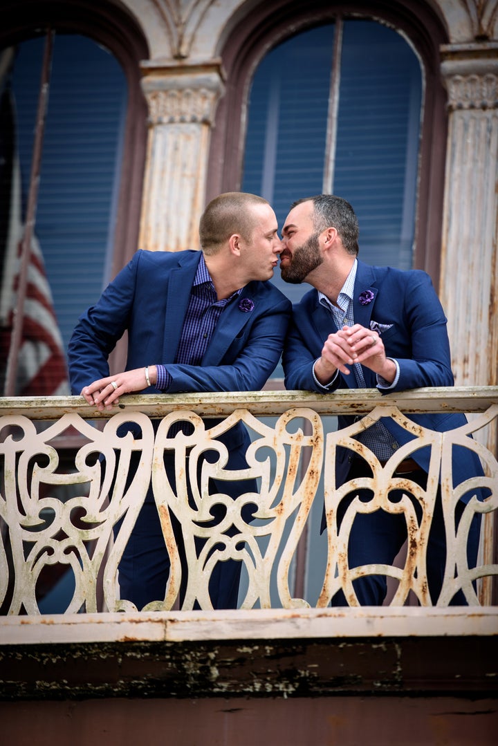 A kiss on the balcony of the courthouse.