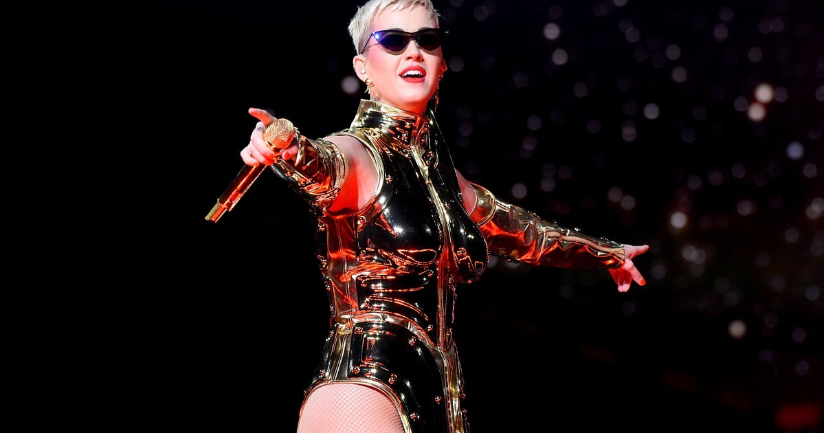 Katy Perry Left Dangling Above Fans’ Heads In Awkward MidAir Live Show