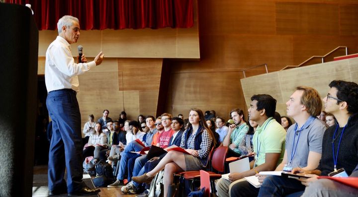 Chicago Mayor Rahm Emanuel speaks to students in computer science.