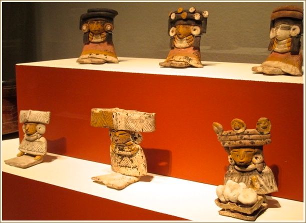 Figurines (200-250), ceramic and pigments.