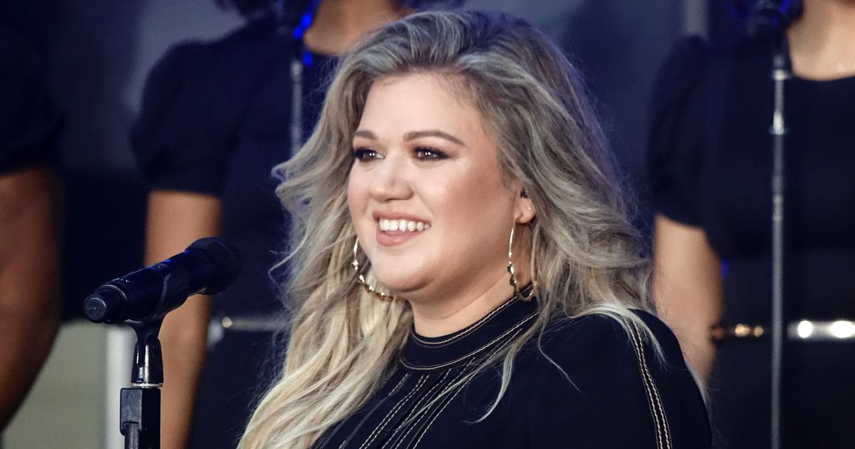 Kelly Clarkson Was In A 'Very Dark' Place When She Was