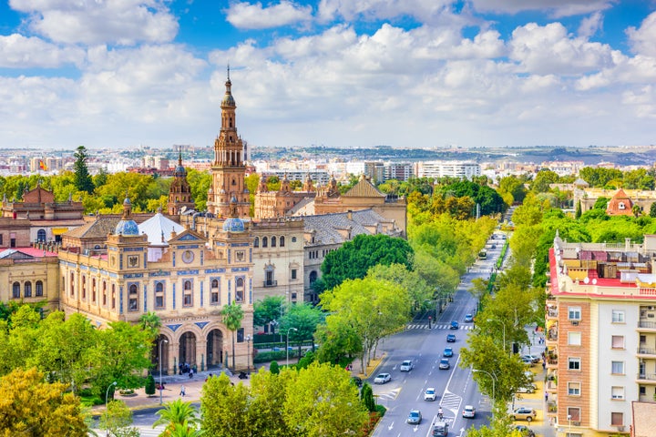 City streets leading to the Plaza de España