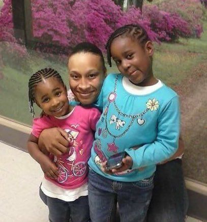 Malayya and Issah Zanasia Williams with their mother, Nashae Williams. All three were shot to death in Arkansas this month.