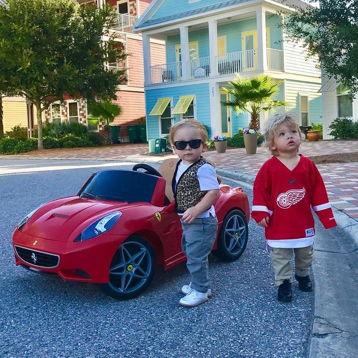 Twin toddlers Charlie and Row channeled Ferris Bueller and Cameron Frye for a cute Halloween photo shoot. 