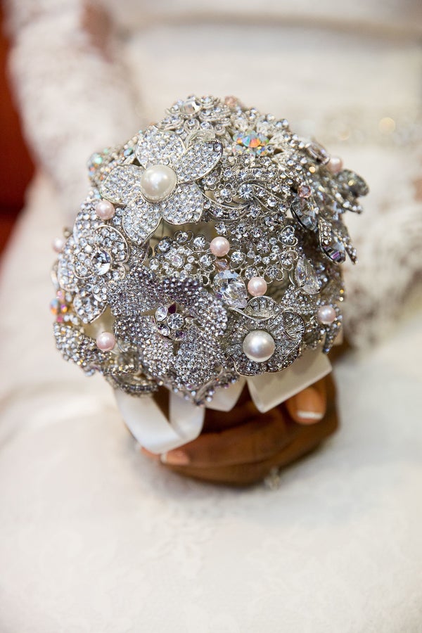 Alternative Wedding Bouquet Ideas Tips And Inspiration 16 Freshest Wedding Bouquet Ideas For Every Season Weddingmix Blog Alternative Bouquets Non Fl