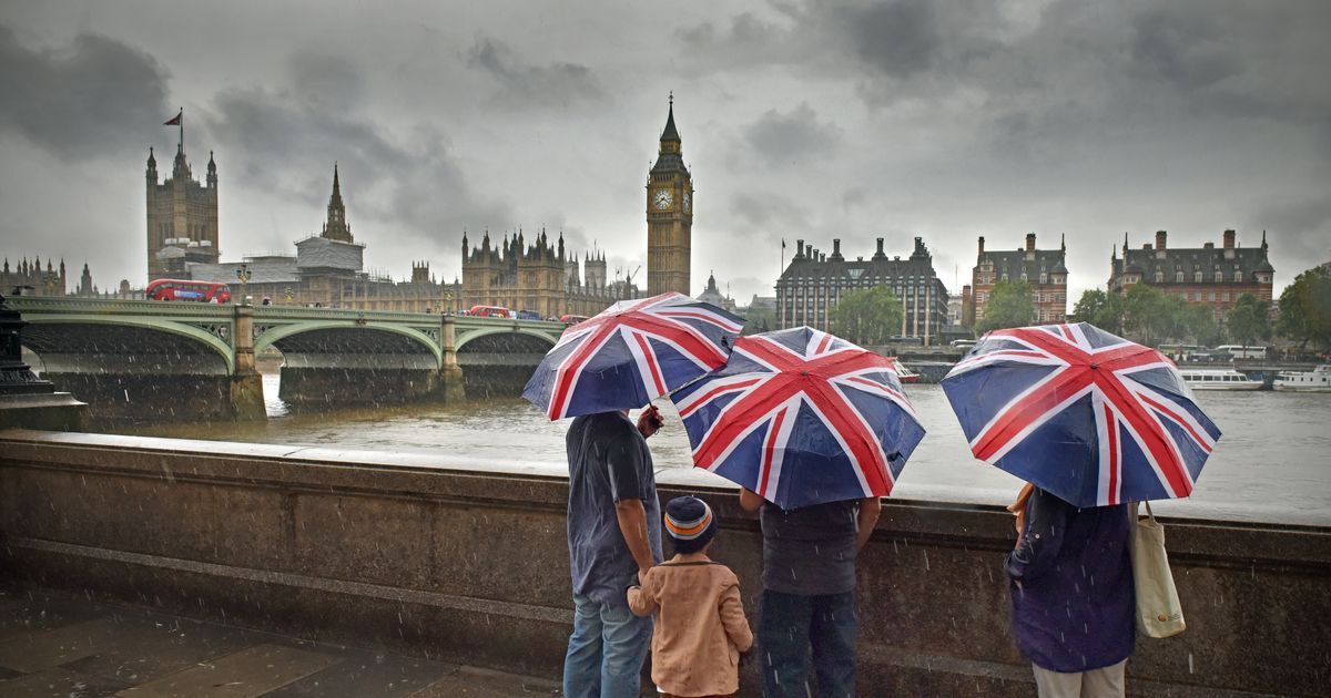 Лондон в июле. Дождь в Англии. Дождливая Англия. Климат Великобритании. Дождь в Лондоне.