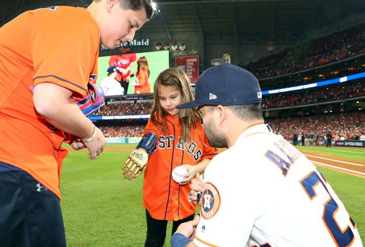 Dawson uses a special 3D-printed robotic hand, which gives her the ability to do things like grasp and throw a ball.