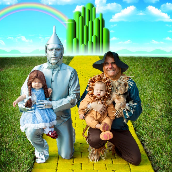 In 2015, Manny and Paul dressed their family as the cast of "The Wizard of Oz."