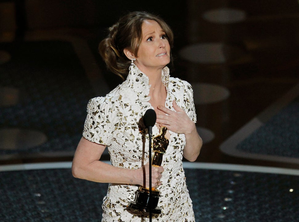 Melissa Leo accepts her Oscar for