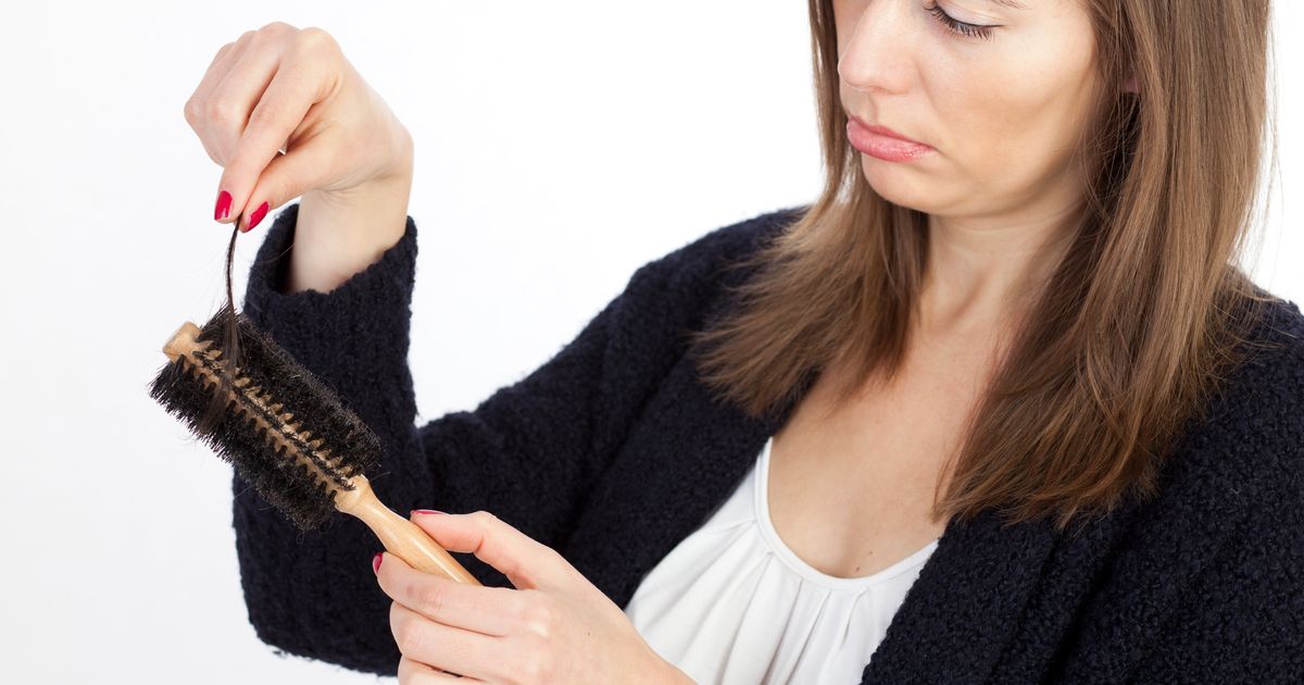 Как избежать сезонного выпадения волос