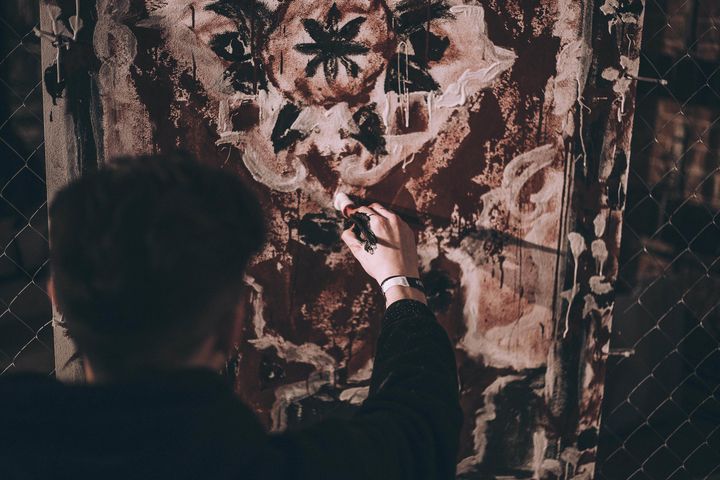 Artist painting Gypsy-inspired installation for Lumiér Garson by Jean Rudoff at the Museum of Moscow