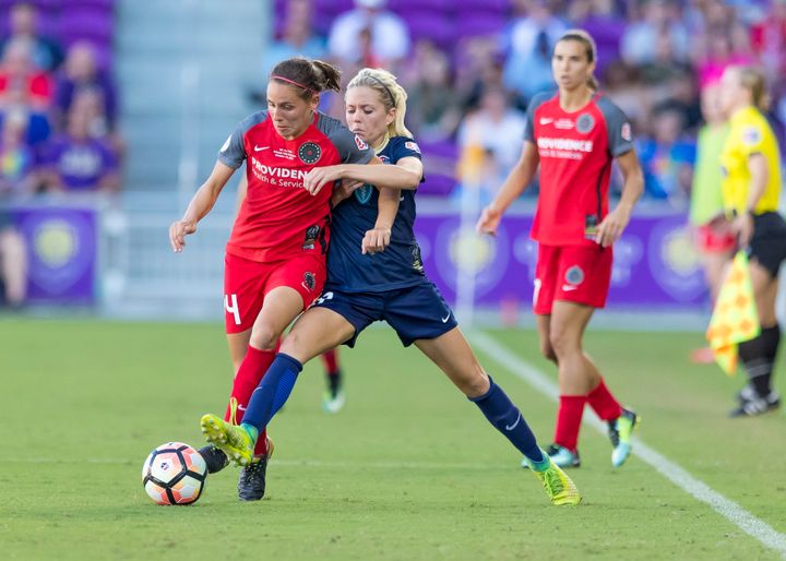 Portland Thorns FC forward Ashleigh Sykes (14) and North Carolina Courage midfielder Denise OSullivan (8) fight for possession during the NWSL soccer Championship match on October 14th, 2017.