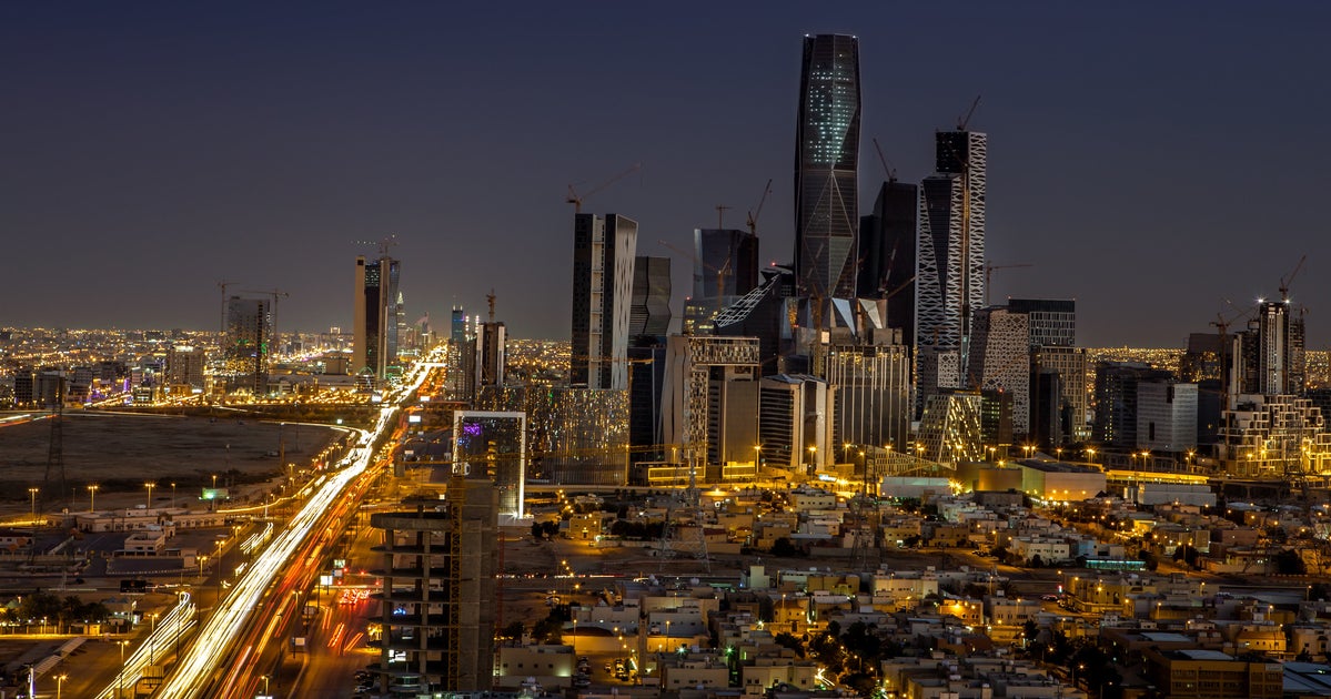 Saudi Economy Contracts as Non-Oil Sector Collapses