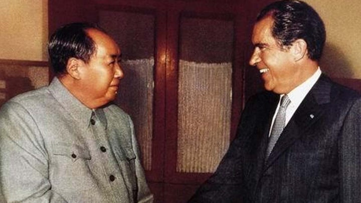 Nixon Meets Mao Zedong