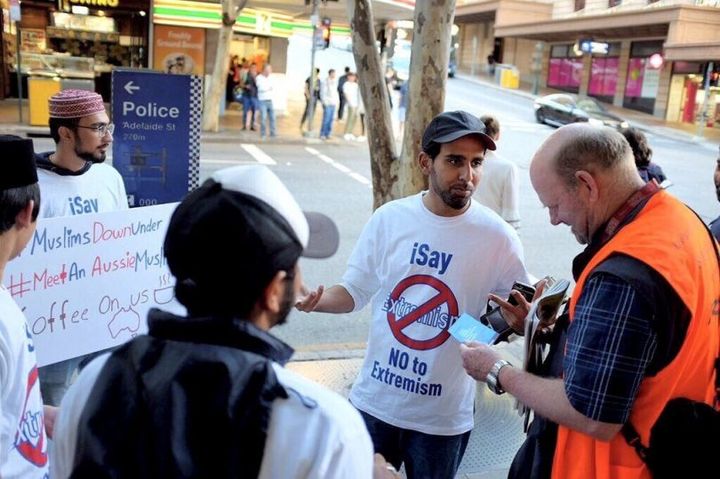 <p>Muslims Down Under volunteers start dialogue on the street</p>