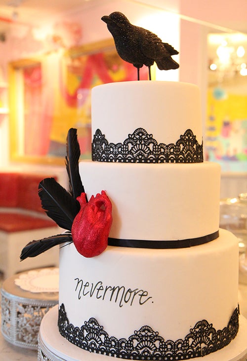 <p><strong>A cake with a taste for great literature.</strong></p>