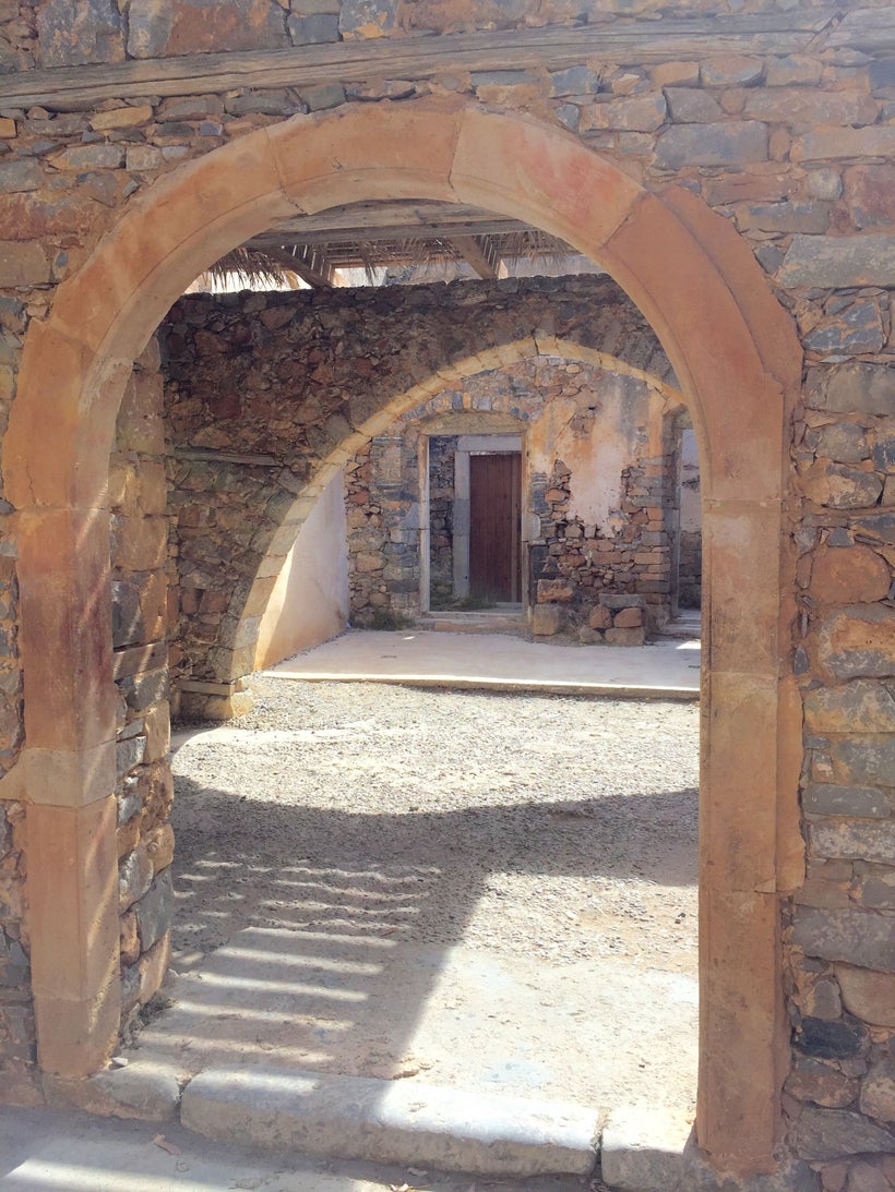<strong>Archway In Village/Spinalonga</strong>