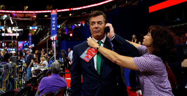 Kathleen Manafort tries to put a credential on her husband, Paul Manafort, at the Republican National Convention in Cleveland, July 17, 2016. 