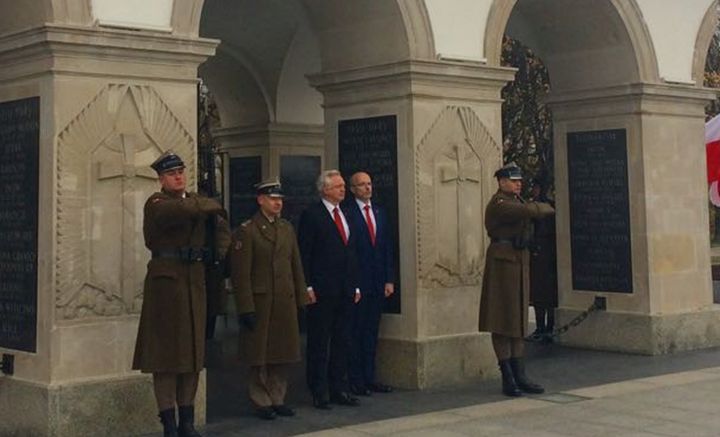 David Davis at the Tomb of the Unknown Soldier in Poland (c/o @DExEUgov)