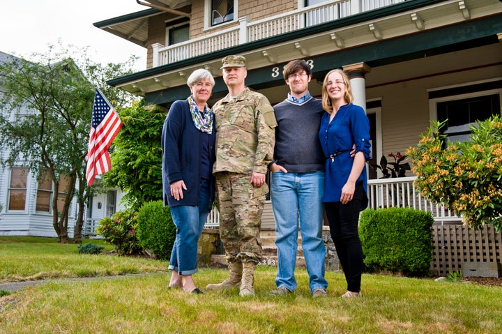 <p><em>Say “Thank You” by putting veterans and military families to work. </em></p>