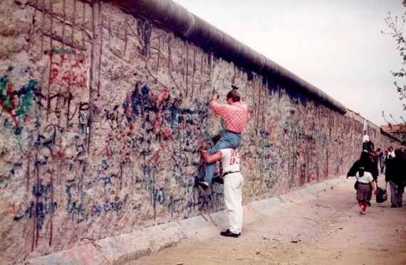<em>Enterprising “hackers” getting at “choice pieces” of the Berlin Wall</em>