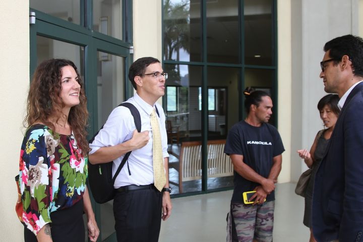 Public interest lawyer, Lance Collins, outside the courthouse on Kaua`i, with Anne Frederick, Executive Director of the Hawai`i Alliance for Progressive Action (H.A.P.A.), one of the plaintiffs in the lawsuit against the Hawai`i Board of Land and Natural Resources, and Syngenta. On Collins’ left is west side resident Punohu Kekaualua III, another one of the plaintiffs from Ke Kauhulu o Mana, speaking with Bianca Isaki, a member of the legal team.