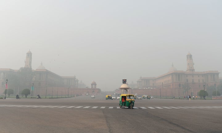 Indian government department buildings were covered by heavy smog in New Delhi on Monday.