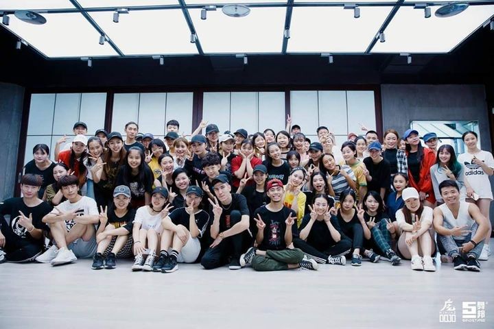 <p>Kevin with his class at Kinjaz Dojo China which works closely with Quick Style and Sinostage</p>