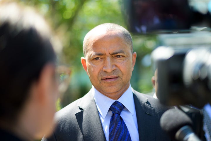  DR Congo’s prominent opposition politician Moise Katumbi (C) speaks to the press