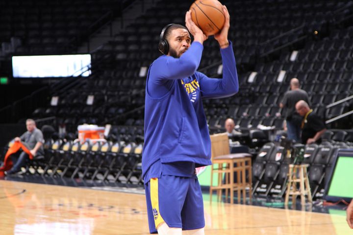 <p>JaVale McGee practices free throws during the Warriors’ pregame warmups.</p>