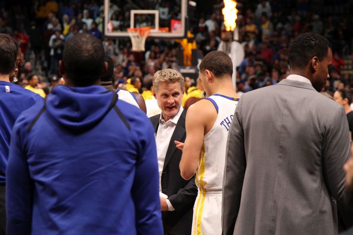 <p>Steve Kerr huddles with his team prior to the start of the game.</p>