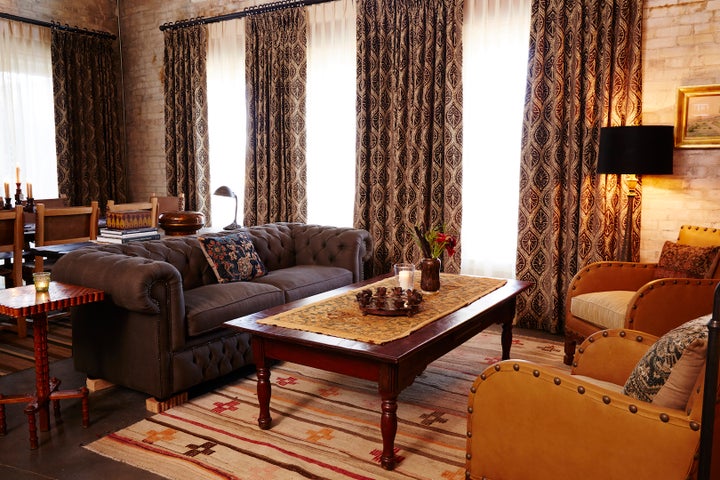 <p>Living room of the Emma Suite.</p>
