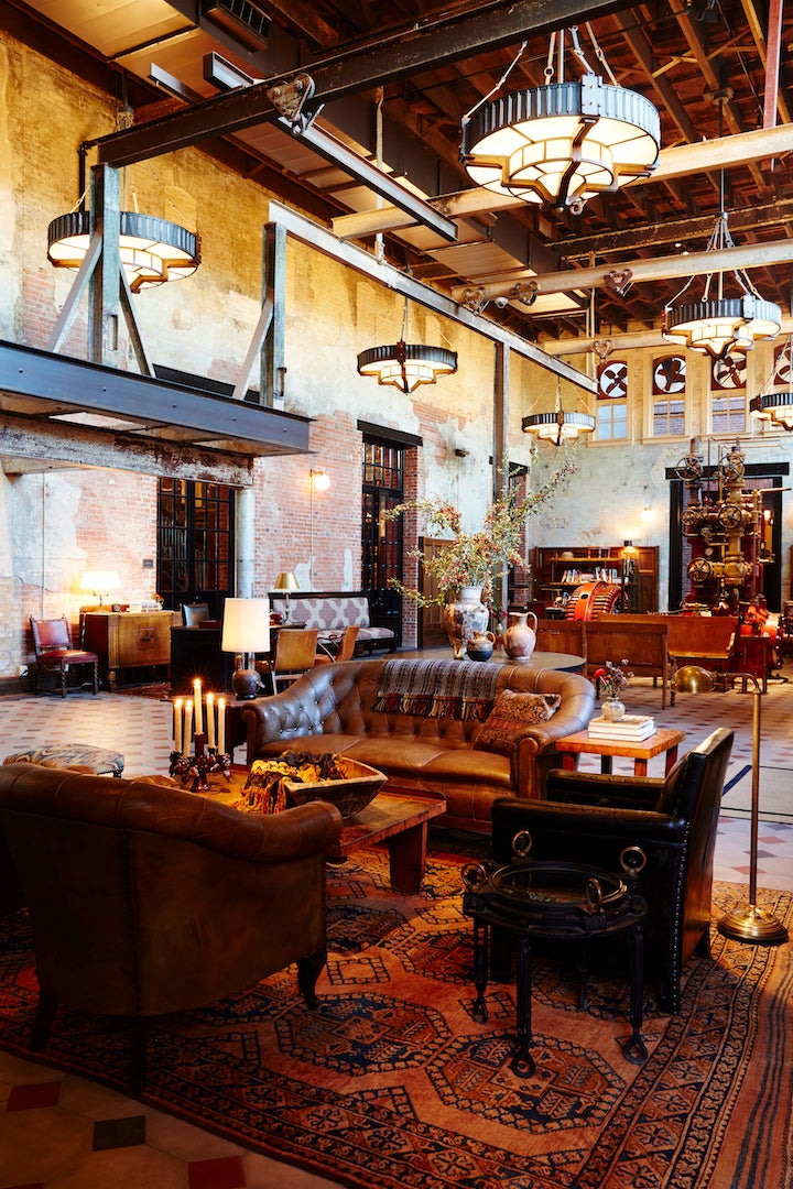 <p>Hotel Emma lobby</p>