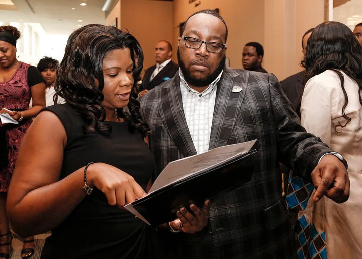 Alonda Thomas talks with Marvin Sapp about his talking points during the 2015 “Global United Fellowship Conference” in Jacksonsville, Florida. 