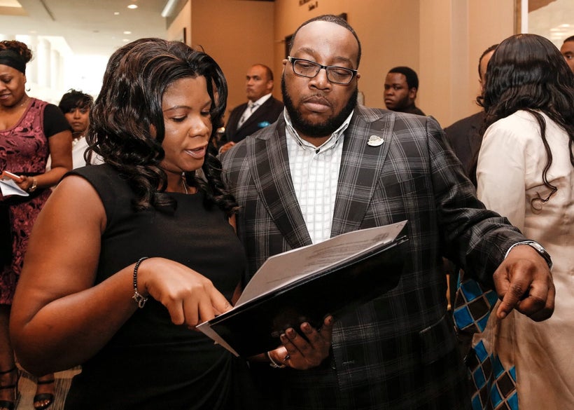 Alonda Thomas talks with Marvin Sapp about his talking points during the 2015 “Global United Fellowship Conference” in Jackso